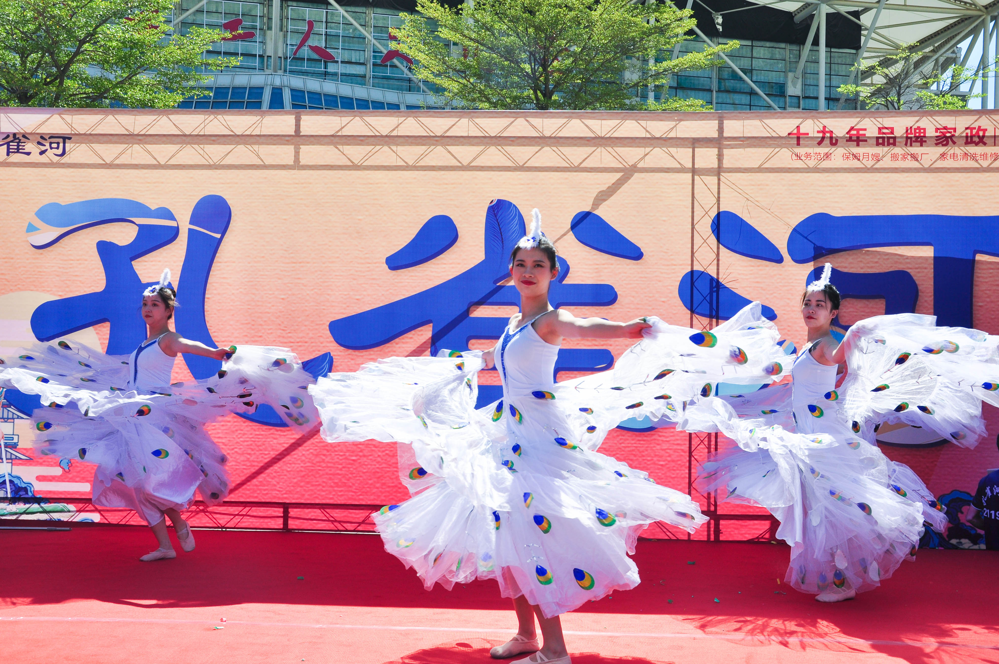 �g��Ц�Z(y��)��һ����ʮ�˰���ˇ�R�ψ�(ch��ng)������ȸ�������B�T�е����ü�����(ji��)